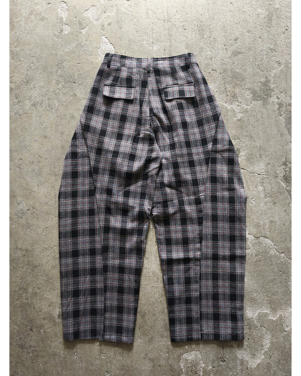 Pantalon barrel à motif tartant