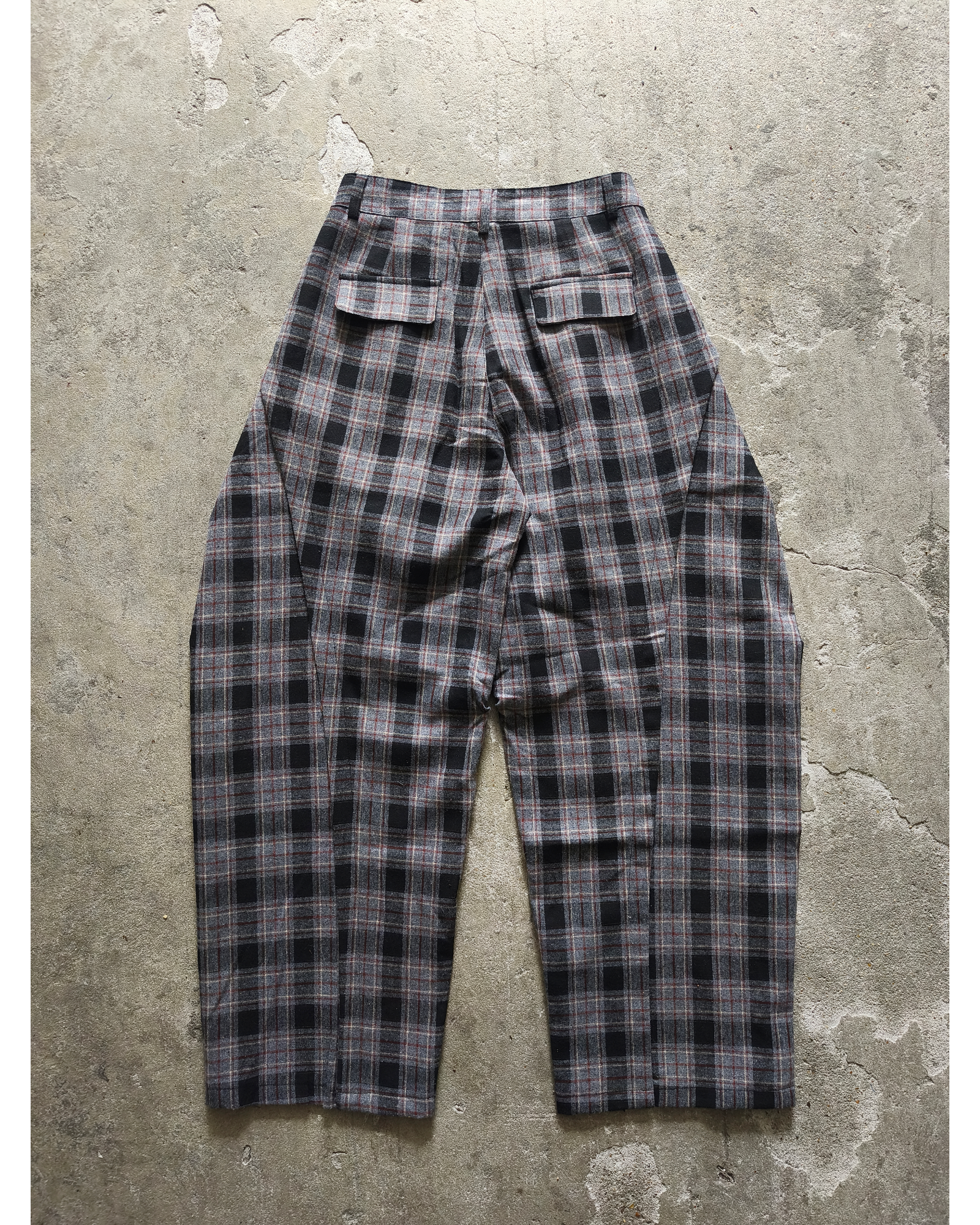 Pantalon barrel à motif tartant